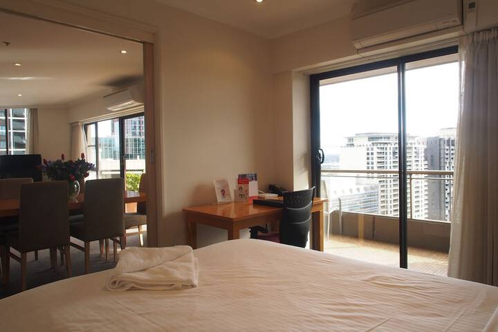 Room 5 of 136