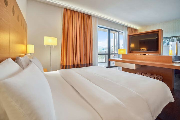 Room 35 of 194