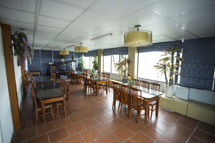 Dining 44 of 60