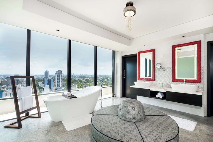 Room 43 of 100
