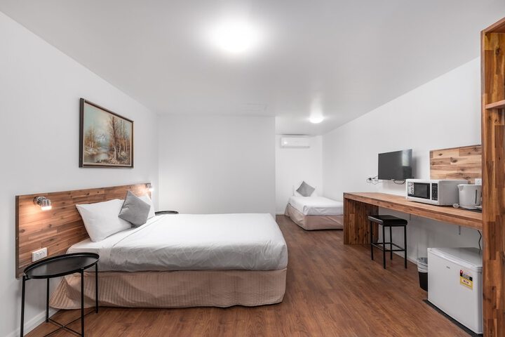 Room 2 of 28