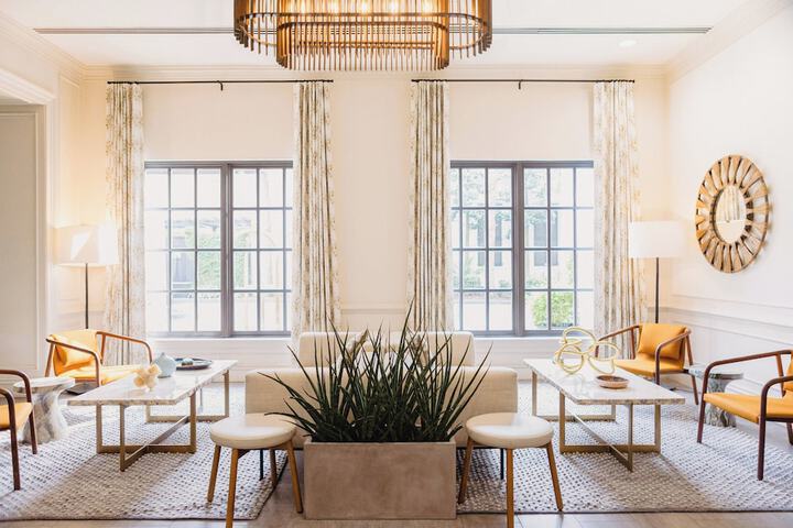 Lobby lounge