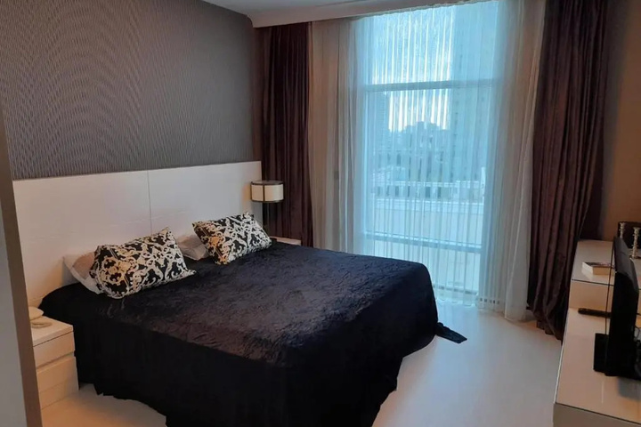 Room 8 of 10