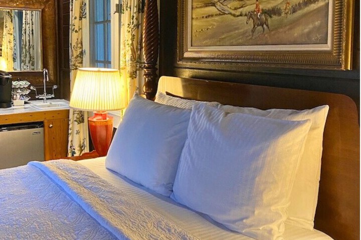 Room 93 of 285