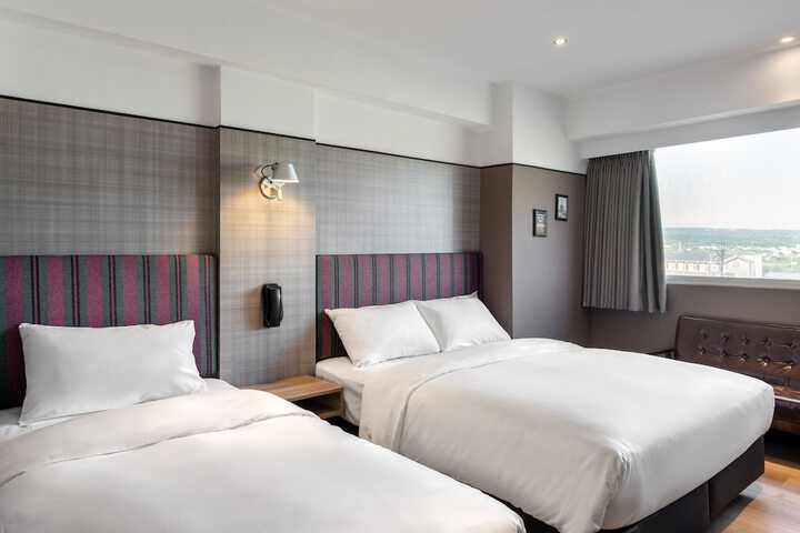 Room 11 of 26