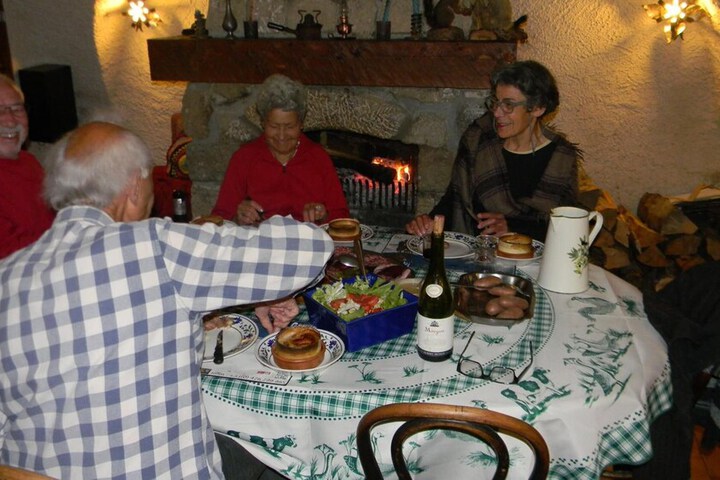 Dining 28 of 51