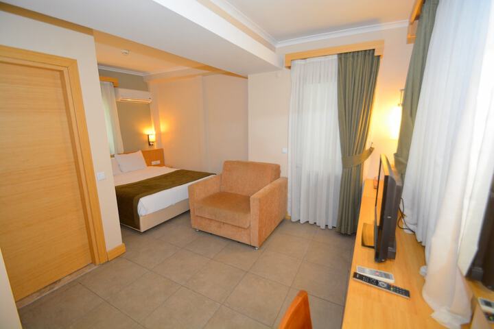 Room 27 of 106