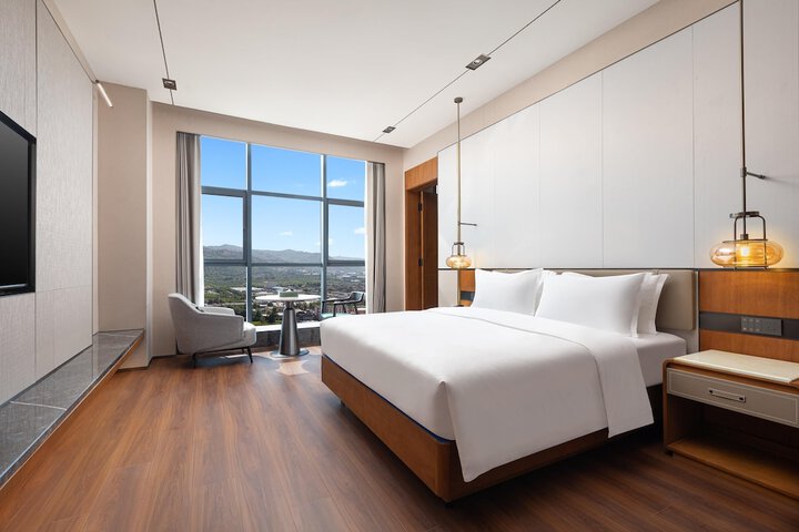 Room 8 of 18