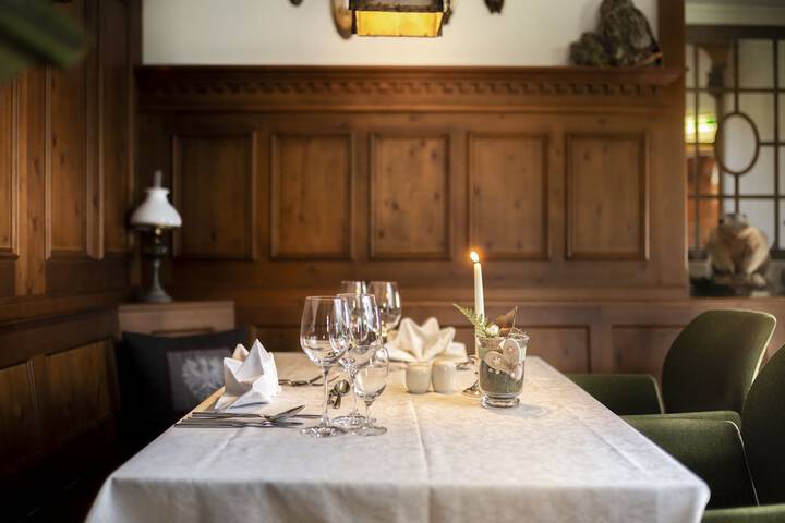 Dining 83 of 100