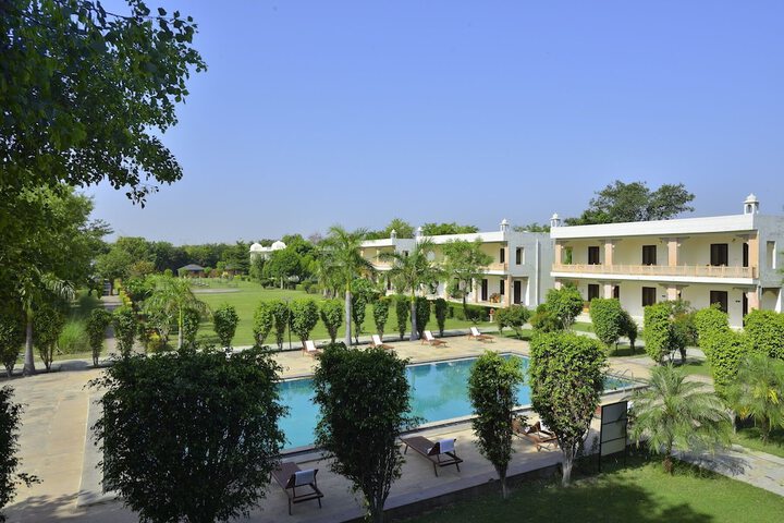 Pool 53 of 115