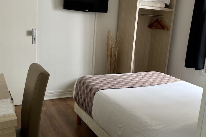Room 16 of 50