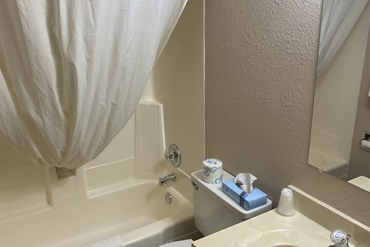 Room 10 of 17