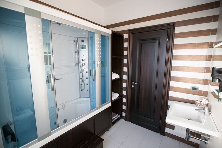 Room 28 of 52