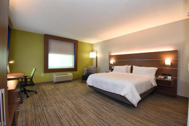 1 King Bed (17 of 17)