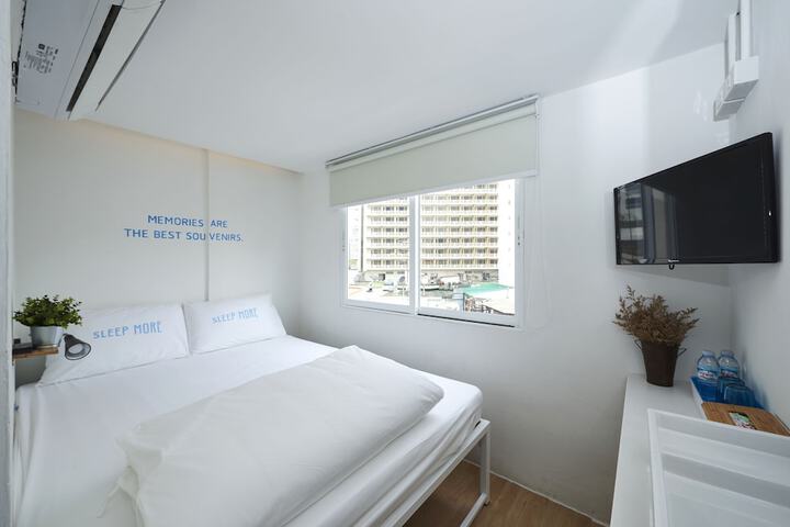 Room 14 of 24