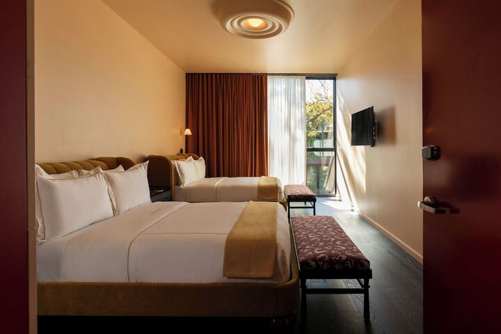 Room 25 of 62