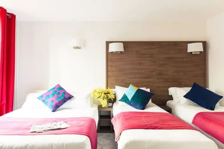 Room 10 of 32