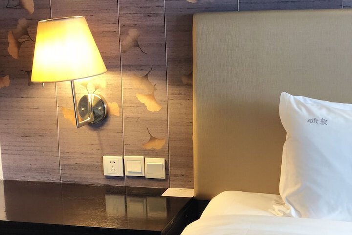 Room 20 of 132
