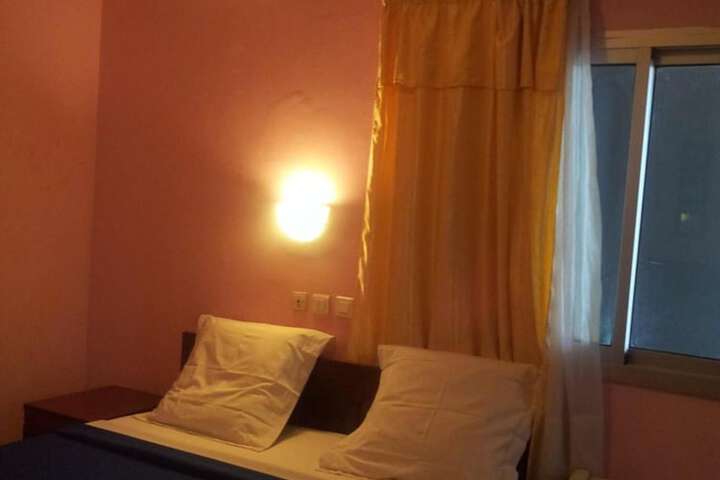 Room 9 of 41