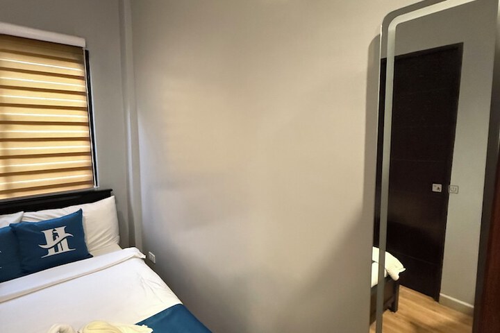 Room 11 of 37