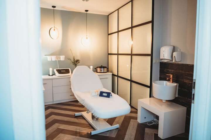 Room 52 of 77