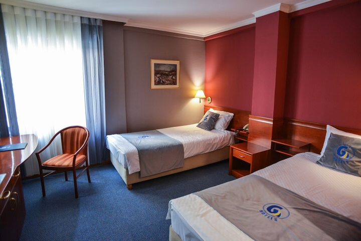 Room 8 of 35