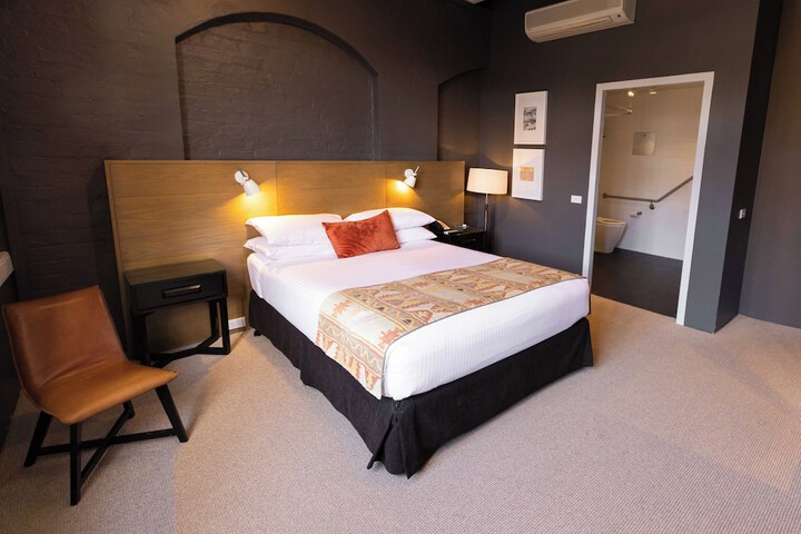 Room 10 of 72