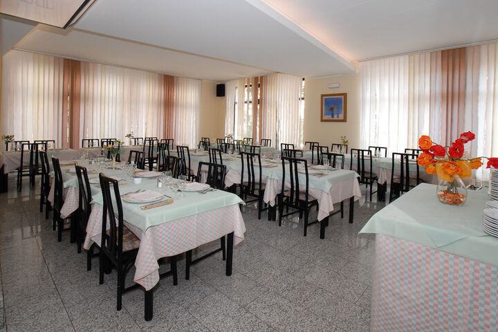 Ballroom/Hall 62 of 73