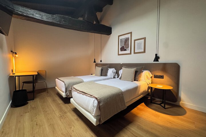 Room 25 of 49