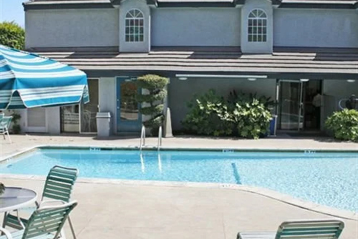 Pool 4 of 8