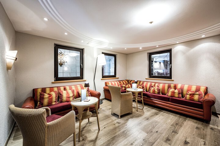 Lounge 61 of 65
