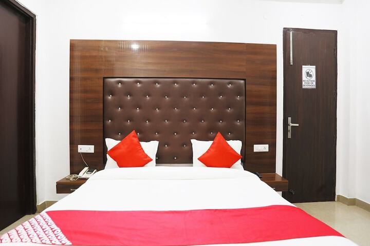 Room 9 of 30