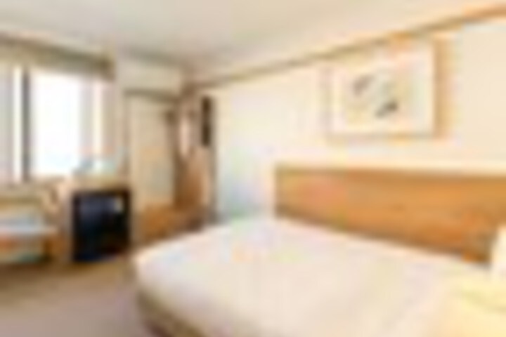 Room 32 of 111