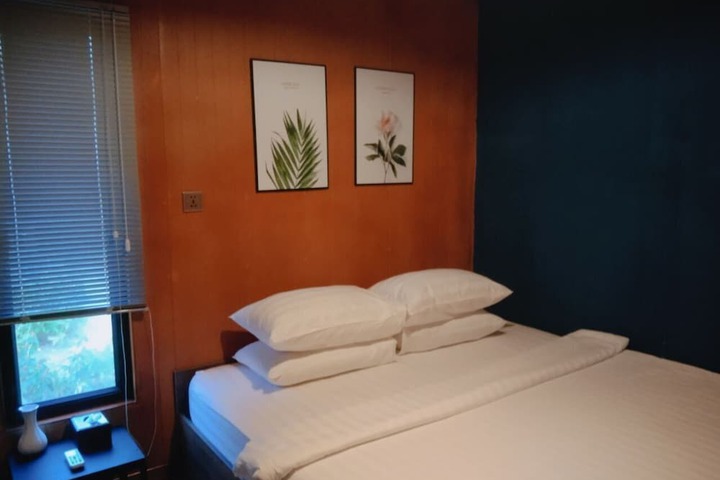 Room 16 of 161