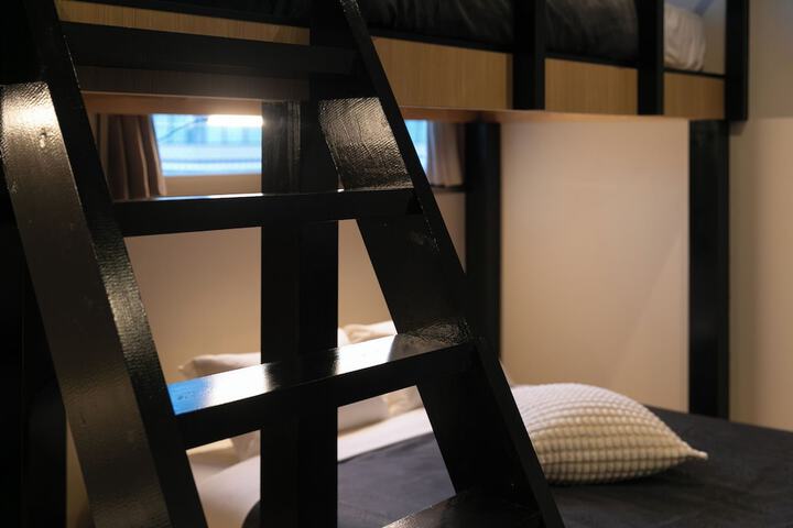 Room 76 of 144