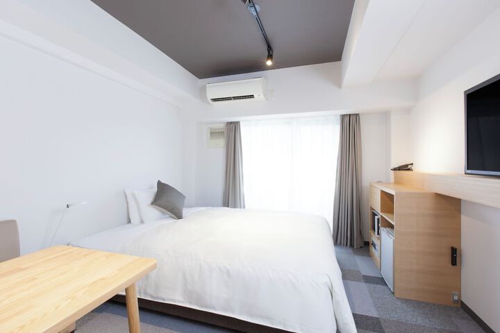 Room 10 of 42