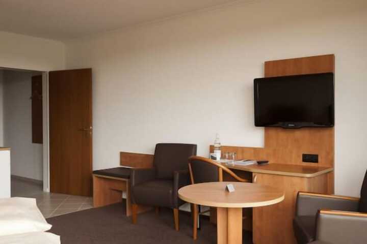 Room 3 of 39