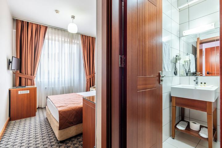 Room 15 of 42