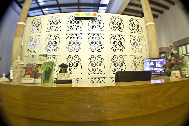 Entrance & Lobby
