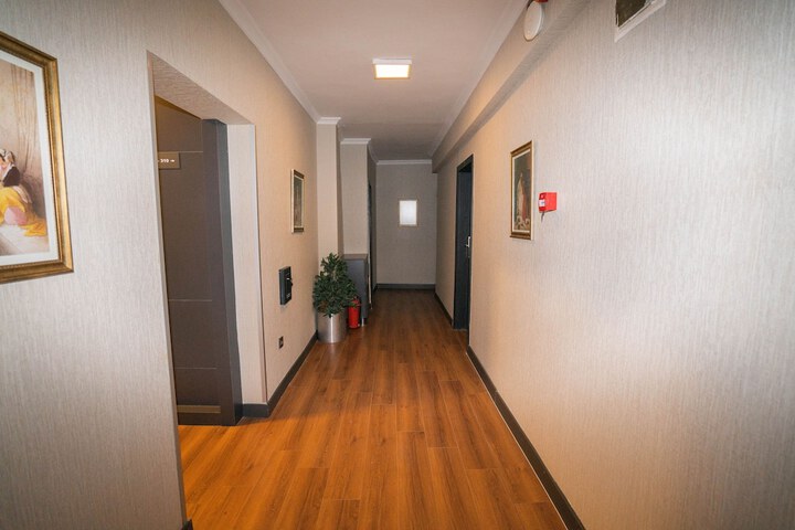 Ballroom/Hall 31 of 34