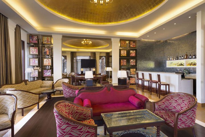Lounge 81 of 115