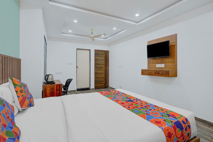 Room 14 of 28