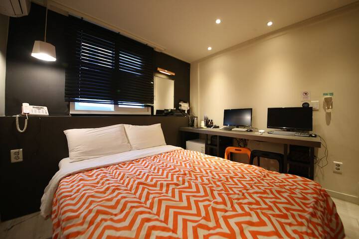 Room 5 of 5
