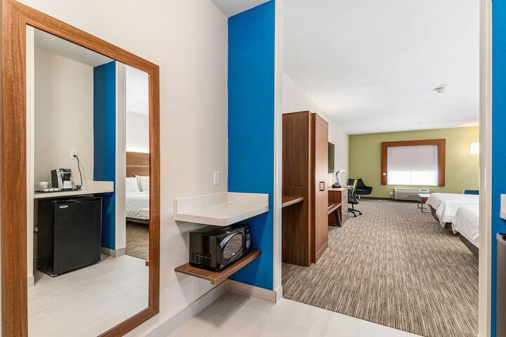 Room 14 of 82