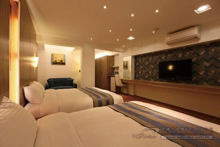 Room 2 of 30