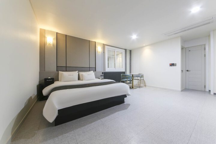 Room 21 of 80