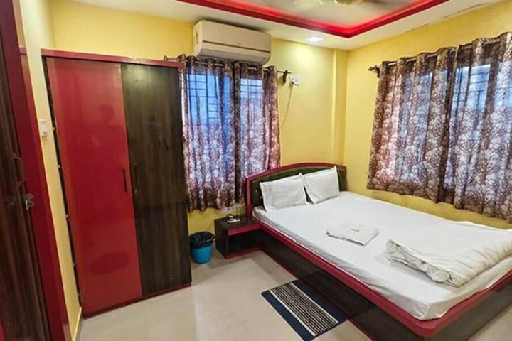 Room 4 of 16