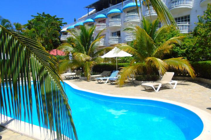 Pools & Facilities