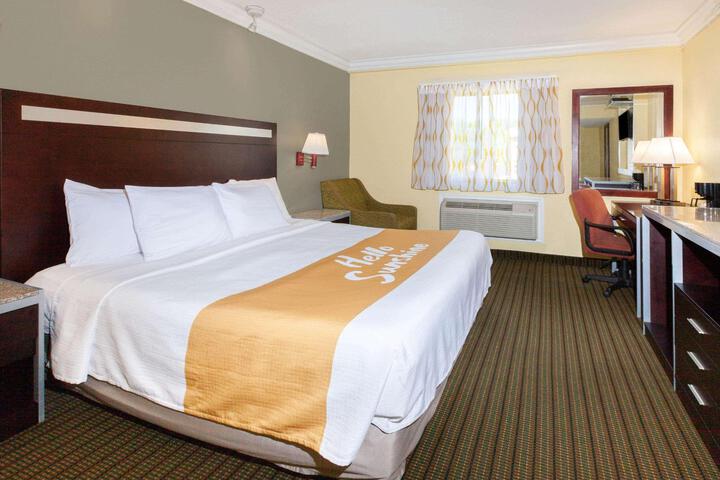1 King Bed (10 of 13)