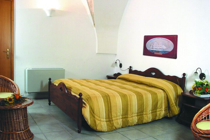 Room 10 of 93